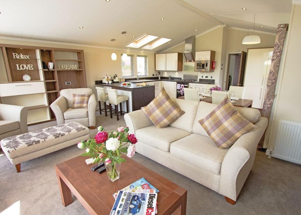 The Springs Lakeside Holiday Park Fladbury Room photo