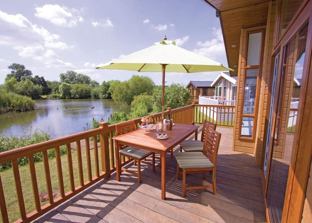 The Springs Lakeside Holiday Park Fladbury Room photo